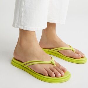 Olukai Aka Flip Flips NWT size W6 $70 Retail Price